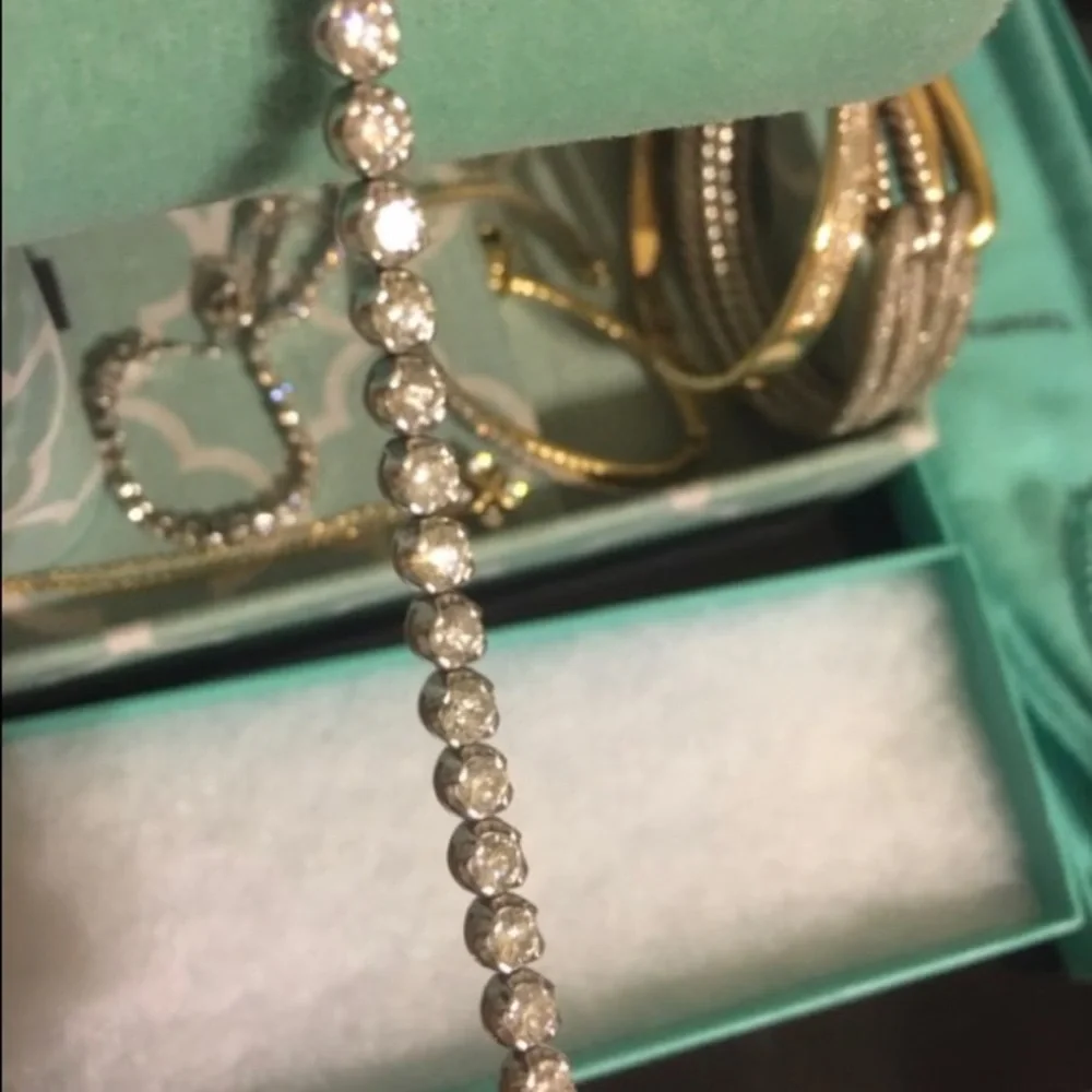 Authentic 7ct Diamond tennis bracelet - Picture 8 of 9